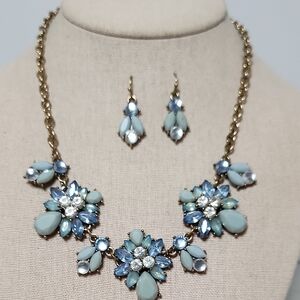 Elegant Blue and Gold Vintage Rhinestone Floral Necklace Set